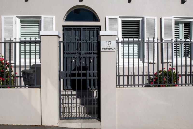 To Let 2 Bedroom Property for Rent in Green Point Western Cape